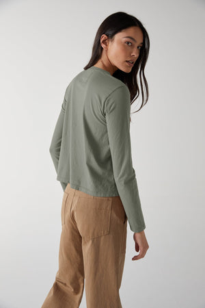 VICENTE TEE - Velvet Staging 2.0