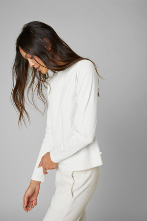 VICENTE TEE - Velvet Staging 2.0