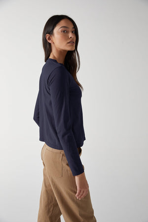VICENTE TEE - Velvet Staging 2.0