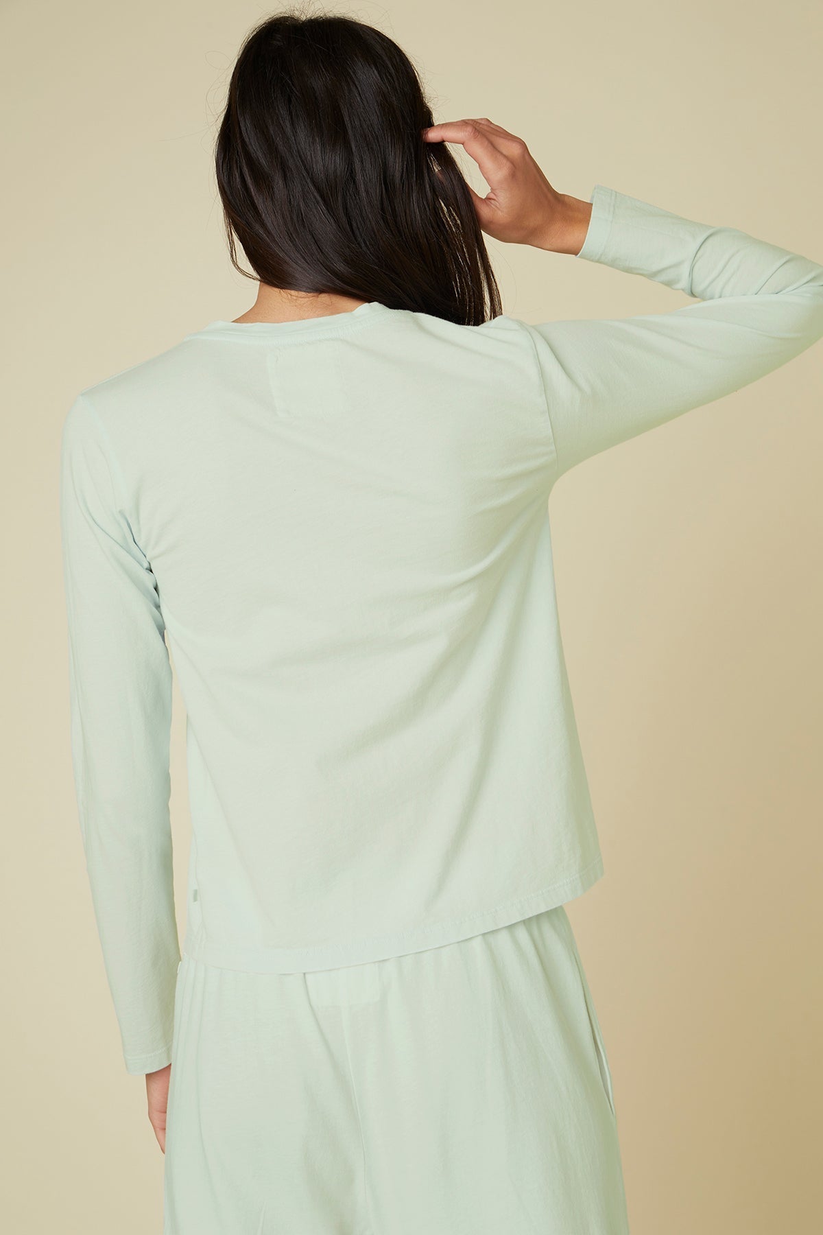 VICENTE TEE - Velvet Staging 2.0
