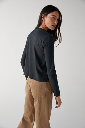 VICENTE TEE - Velvet Staging 2.0