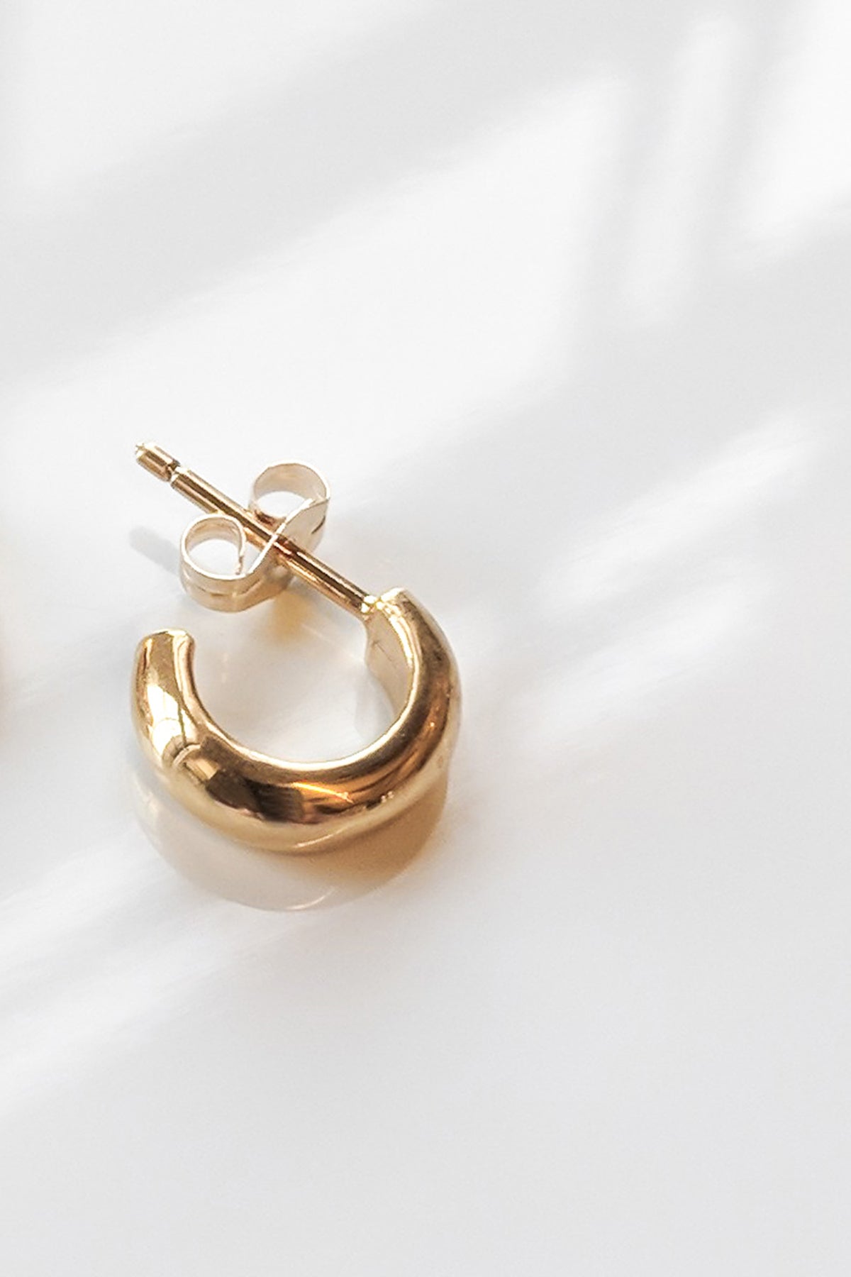 VINCE CHUNKY GOLD HOOP BY THATCH - Velvet Staging 2.0