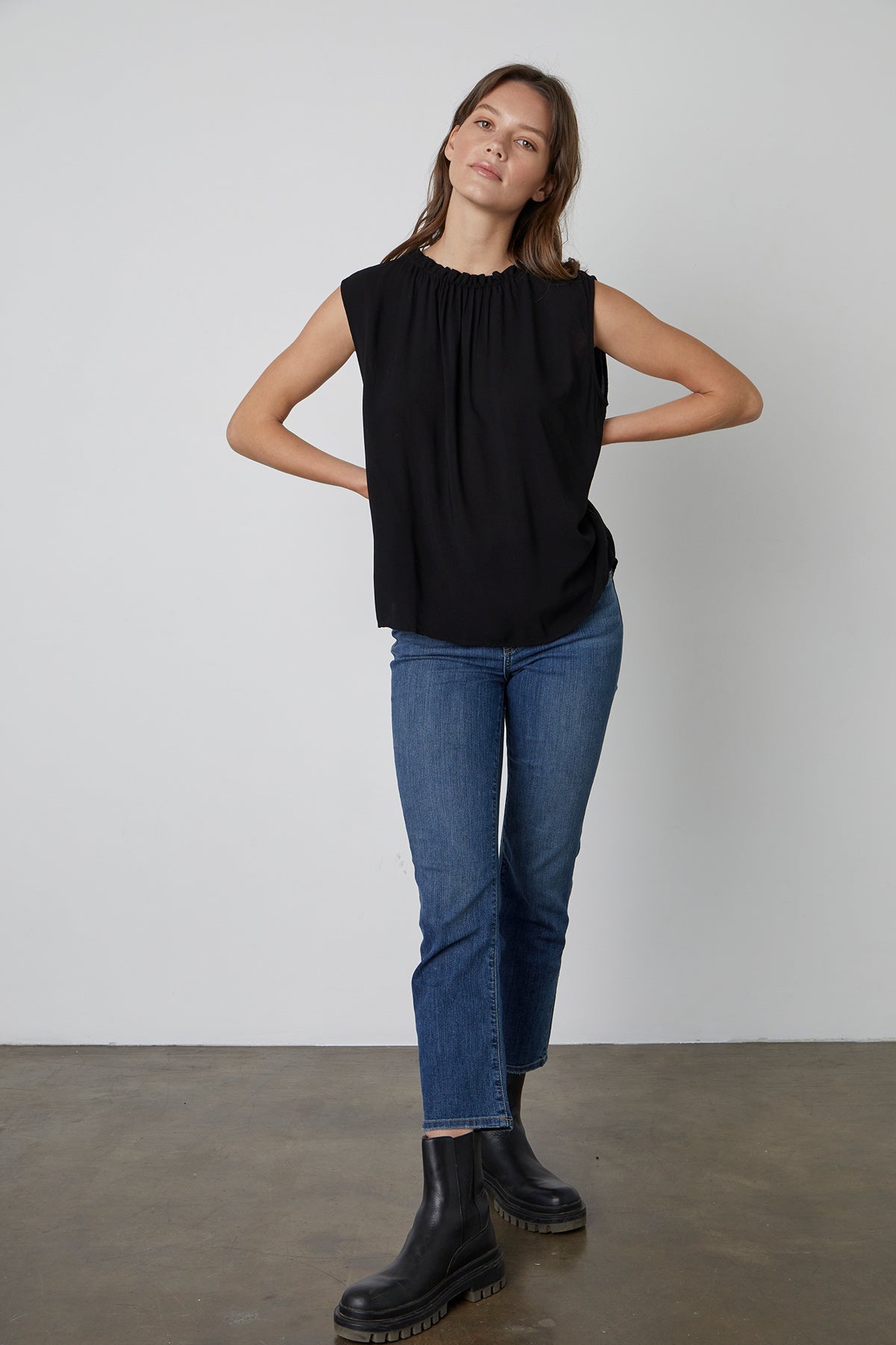 WENNA SLEEVELESS BLOUSE - Velvet Staging 2.0
