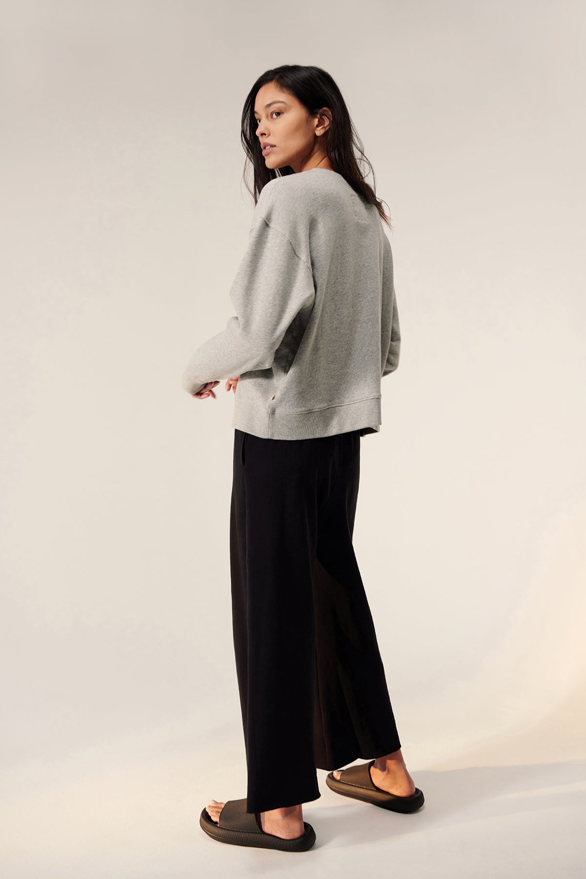 YNEZ SWEATSHIRT - Velvet Staging 2.0